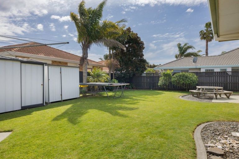 Photo of property in 16 Sandhurst Drive, Papamoa Beach, Papamoa, 3118