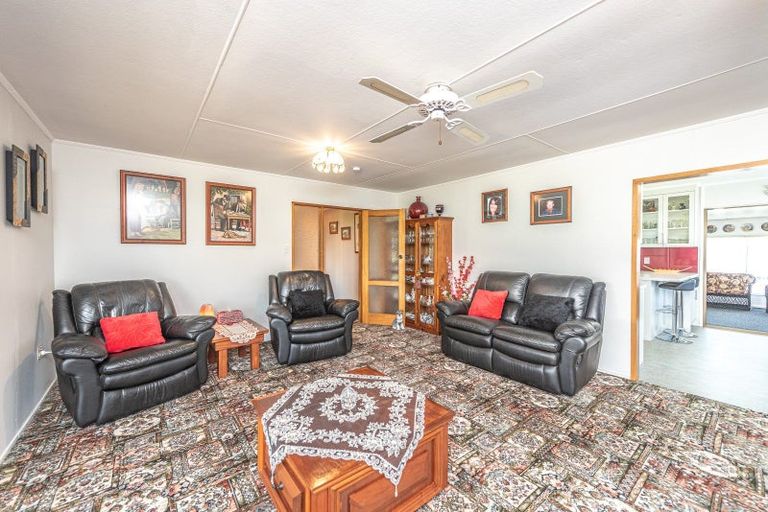 Photo of property in 18 Swinbourne Street, Waverley, 4510