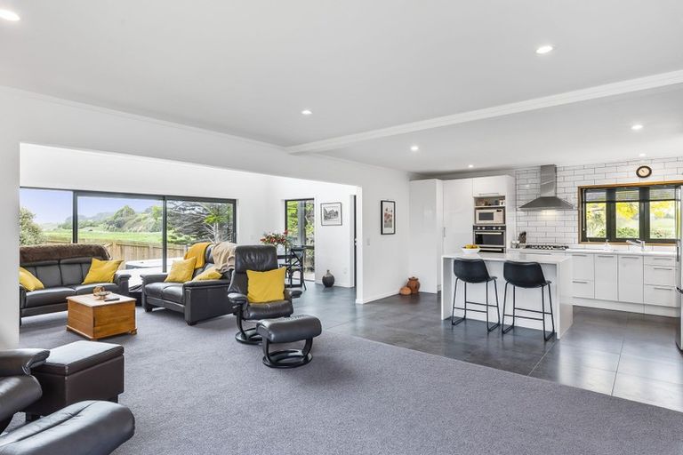 Photo of property in 42 Pukenamu Road, Te Horo, Otaki, 5581