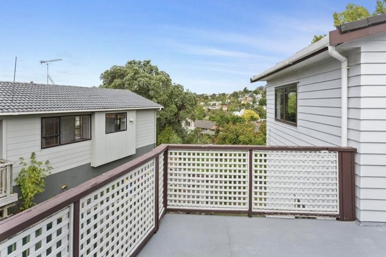 Photo of property in 30 Mannering Place, Hillcrest, Auckland, 0627