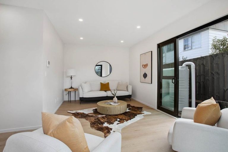 Photo of property in 363d Bucklands Beach Road, Bucklands Beach, Auckland, 2012