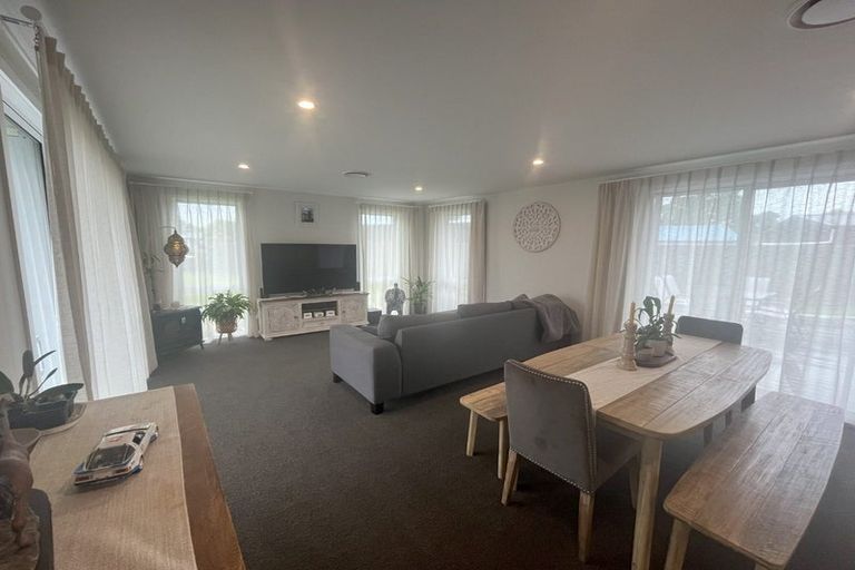 Photo of property in 21 Read Crescent, Clive, 4102