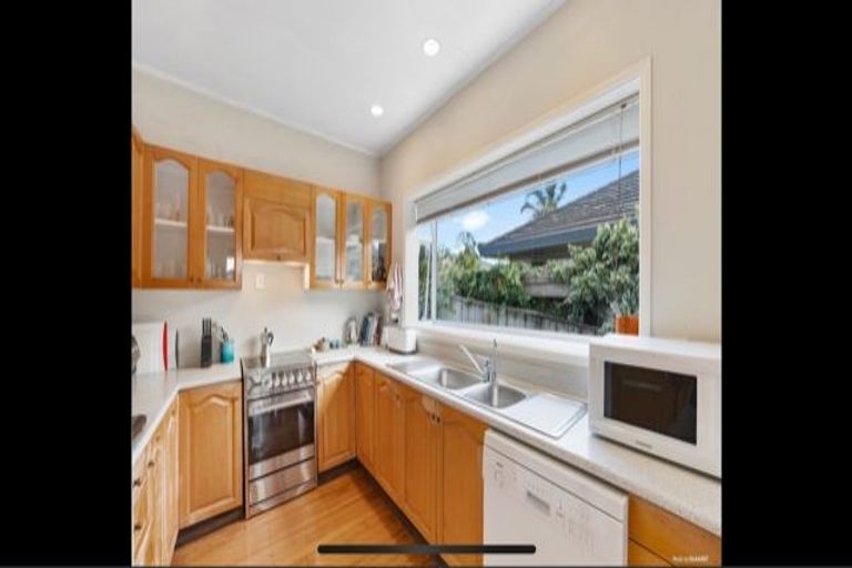 Photo of property in 2/41 Pah Road, Cockle Bay, Auckland, 2014