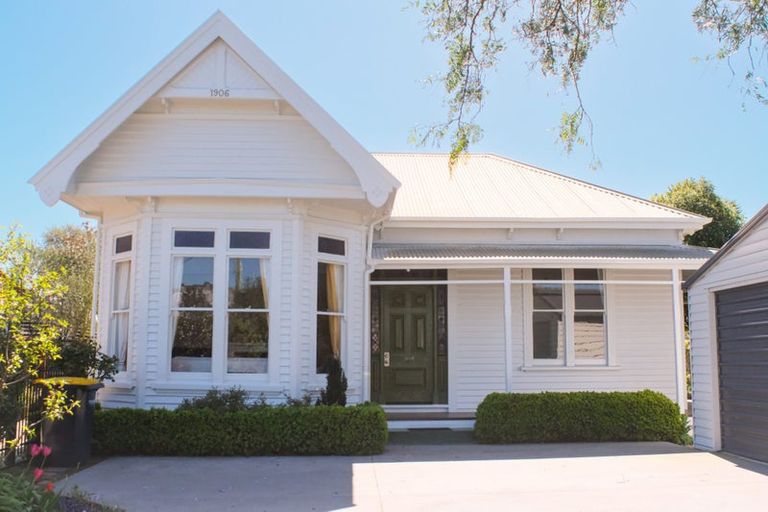 Photo of property in 133 Somerfield Street, Somerfield, Christchurch, 8024