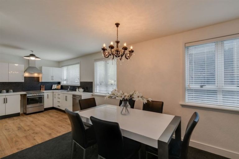 Photo of property in 43 Dunedin Street, Redwood, Christchurch, 8051