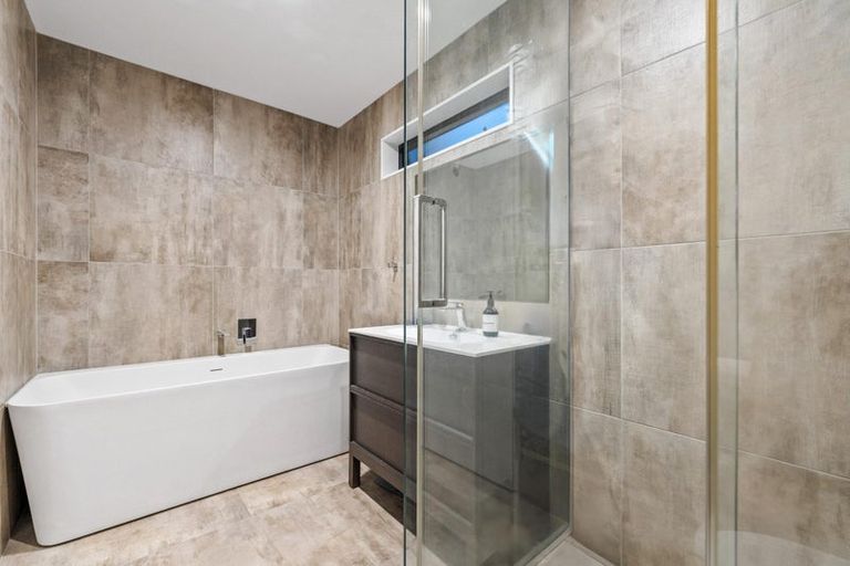 Photo of property in 17a Constable Lane, West Harbour, Auckland, 0618