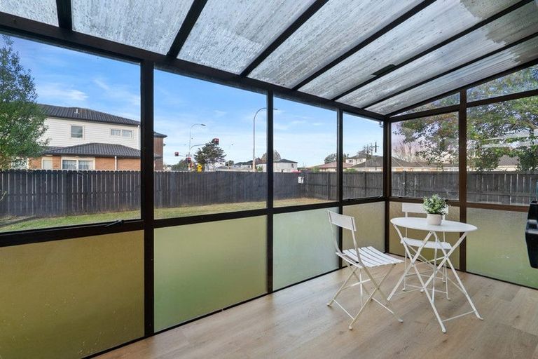 Photo of property in 76 Manuroa Road, Takanini, 2112