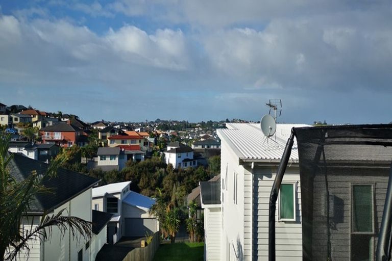 Photo of property in 34 Namsan Close, Fairview Heights, Auckland, 0632