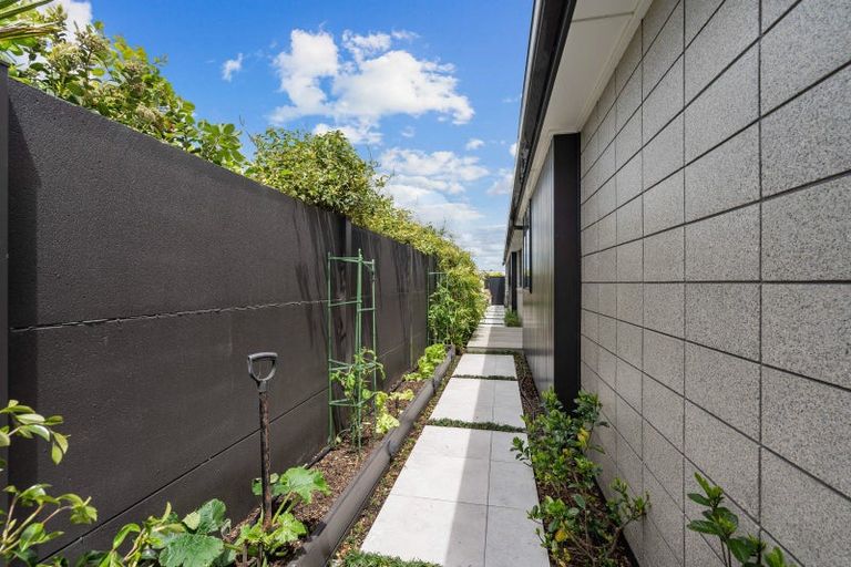 Photo of property in 8 Torea Lane, One Tree Point, 0118