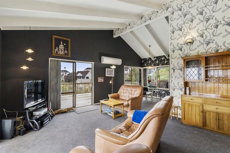 Photo of property in 1/15 Gwenand Place, Botany Downs, Auckland, 2010