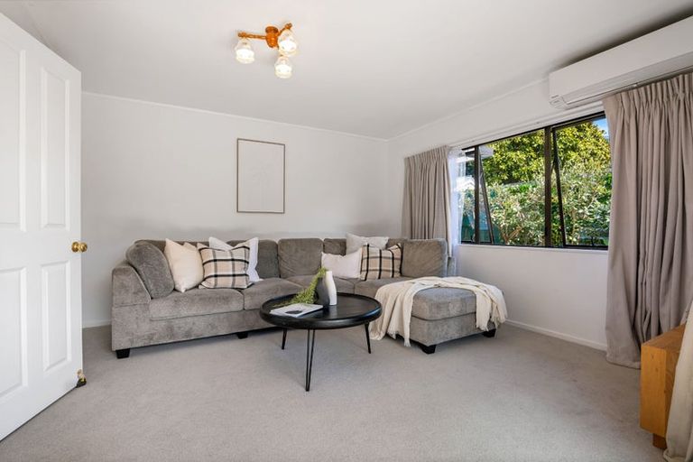 Photo of property in 26 Settlers Grove, Orewa, 0931