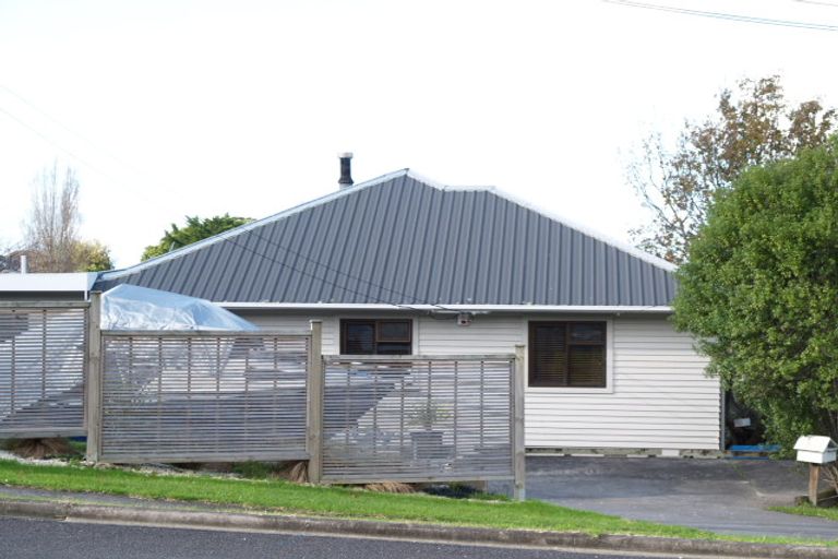 Photo of property in 46 Montgomery Crescent, Cockle Bay, Auckland, 2014