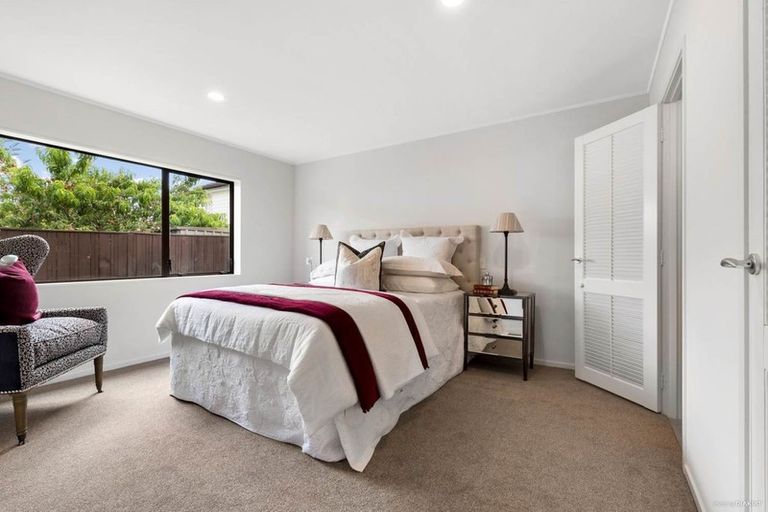 Photo of property in 8 Citation Way, Botany Downs, Auckland, 2010