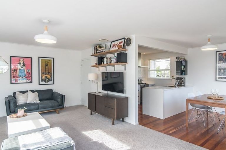 Photo of property in 7 Pauline Way, Paparangi, Wellington, 6037