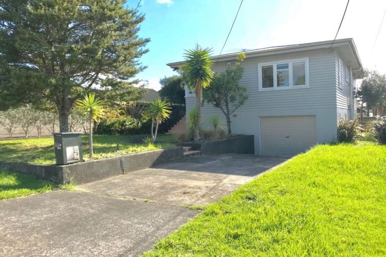 Photo of property in 1/1 Quebec Road, Milford, Auckland, 0620