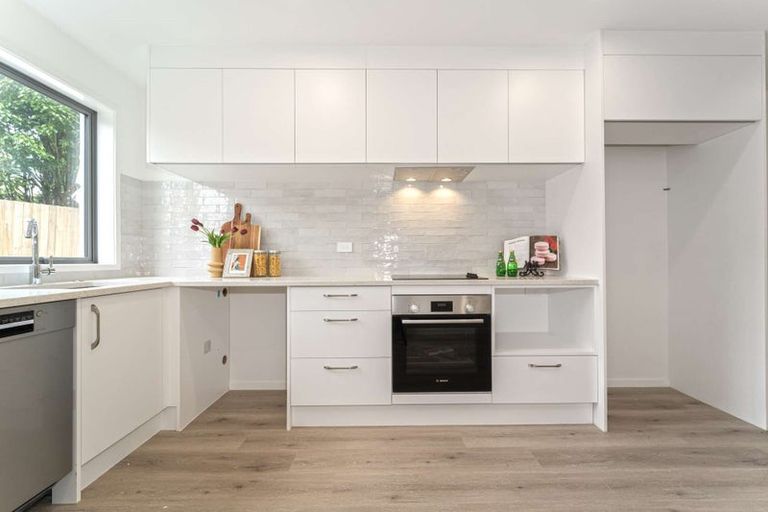 Photo of property in 6d Buisson Glade, West Harbour, Auckland, 0618