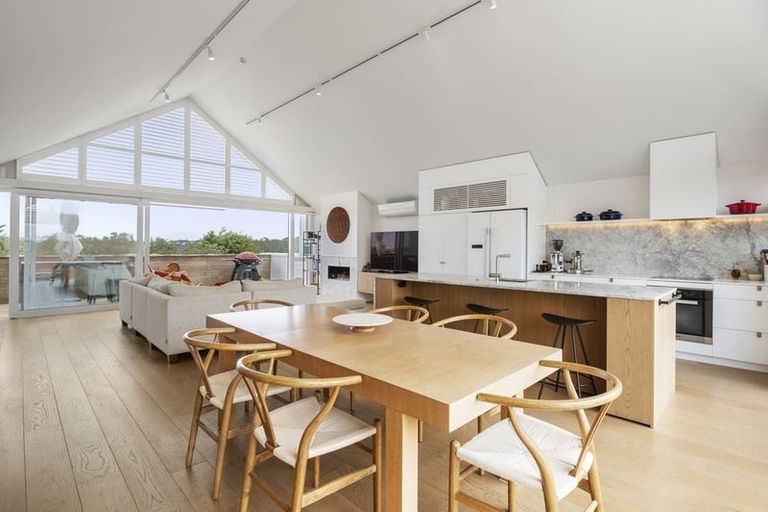 Photo of property in 92c Hinemoa Street, Birkenhead, Auckland, 0626