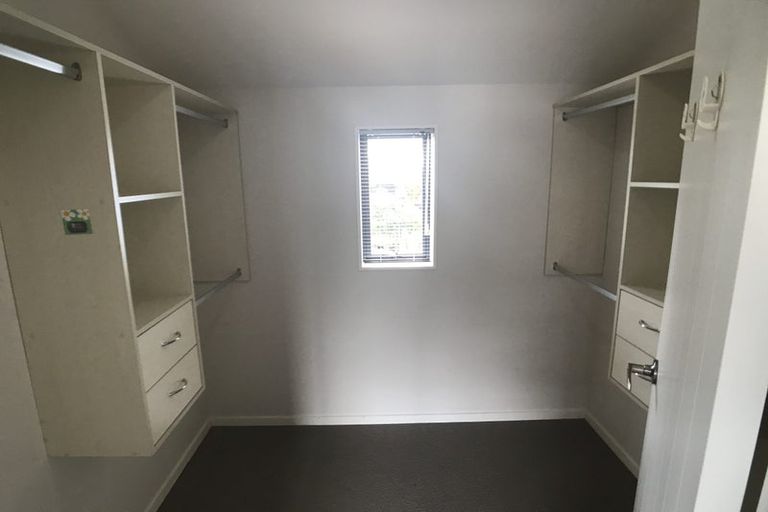 Photo of property in 28b Roberts Road, Glenfield, Auckland, 0629