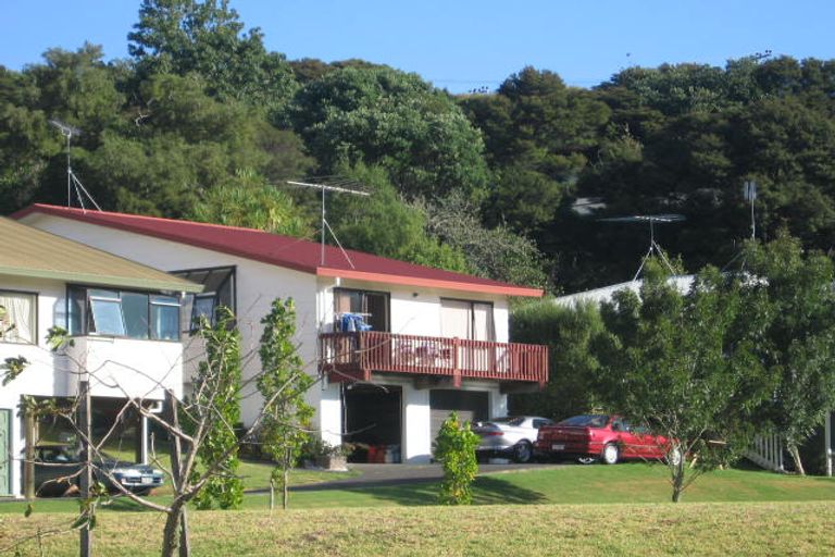 Photo of property in 2/14 Greenvalley Rise, Glenfield, Auckland, 0629