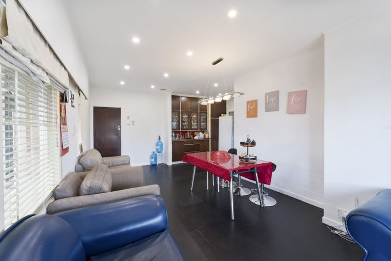 Photo of property in 86 Mcleod Road, Te Atatu South, Auckland, 0610