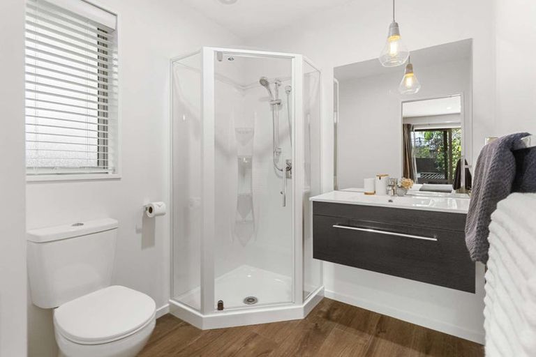 Photo of property in 33 Broadhaven Avenue, Parklands, Christchurch, 8083