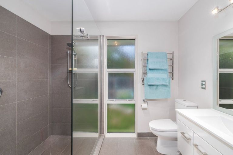 Photo of property in 10 Cowper Place, Avondale, Christchurch, 8061