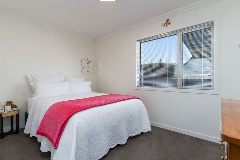 Photo of property in 2 Walnut Lane, Carterton, 5713