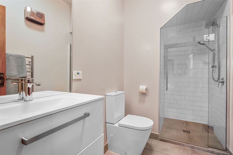 Photo of property in 1 Bradnor Road, Fendalton, Christchurch, 8052