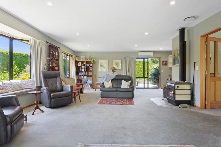 Photo of property in 18 Cedar Place, Amberley, 7410