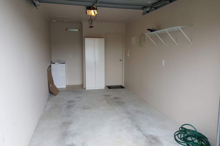 Photo of property in Waimanu Bay Village, 17/1 Piriti Drive, Te Atatu Peninsula, Auckland, 0610