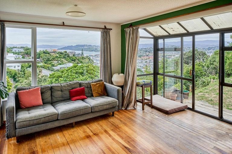 Photo of property in 5 Dunedin Terrace, Melrose, Wellington, 6023