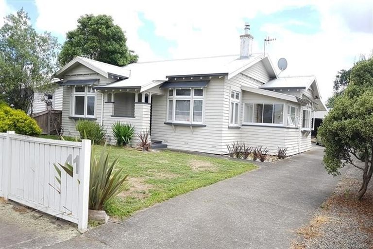 Photo of property in 41 Beresford Street, Takaro, Palmerston North, 4410