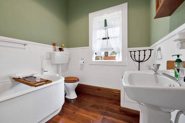 Photo of property in 237 South Road, Hawera, 4610