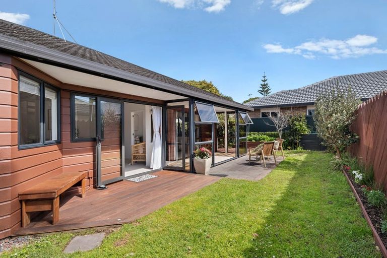 Photo of property in 26 Settlers Grove, Orewa, 0931