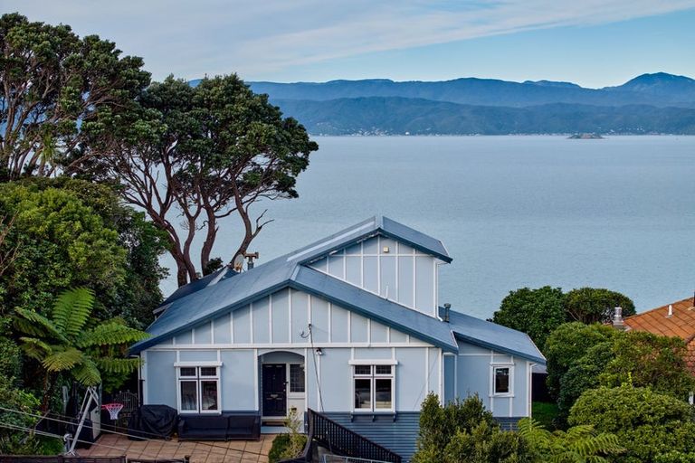 Photo of property in 32 Upper Watt Street, Wadestown, Wellington, 6012