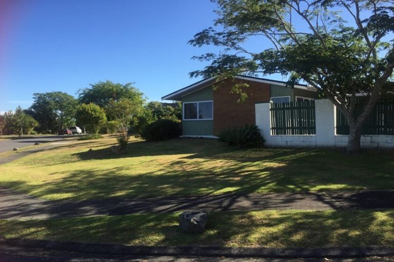 Photo of property in 61 Luton Avenue, Sunnyhills, Auckland, 2010