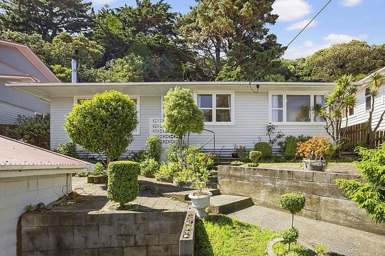 Photo of property in 27 Ahuriri Street, Strathmore Park, Wellington, 6022