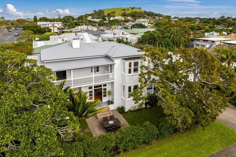 Photo of property in 75 Vauxhall Road, Devonport, Auckland, 0624