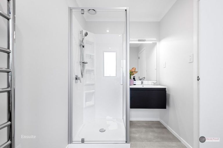 Photo of property in 4 Aston Crescent, Wallaceville, Upper Hutt, 5018