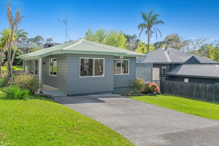 Photo of property in 2/45 Unsworth Drive, Unsworth Heights, Auckland, 0632