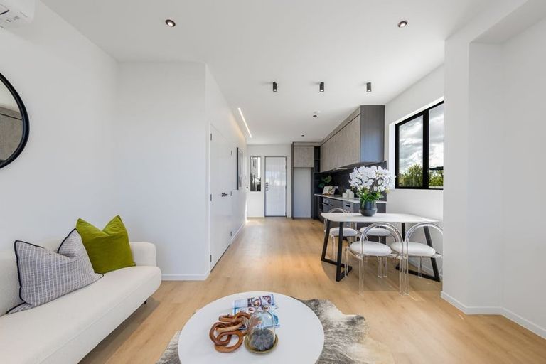 Photo of property in 13d Edgerton Road, Te Atatu Peninsula, Auckland, 0610