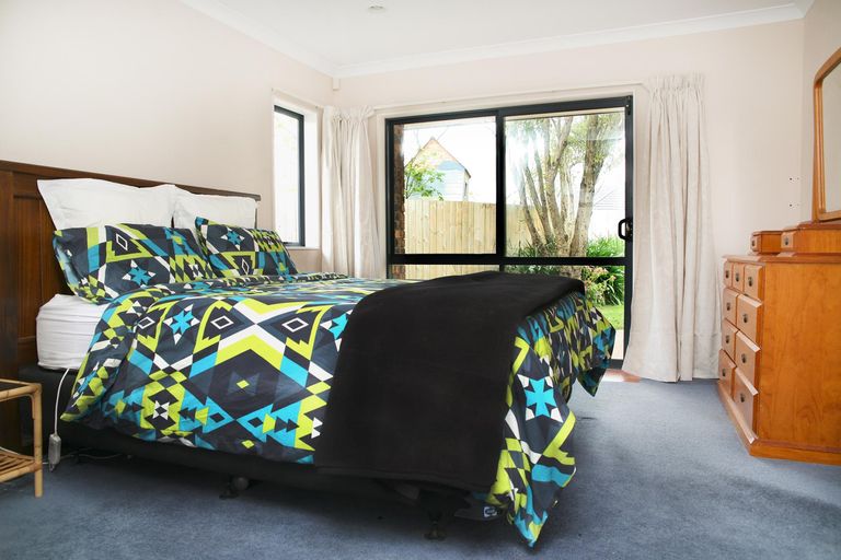 Photo of property in 25 Crannog Fen, Wattle Downs, Auckland, 2103