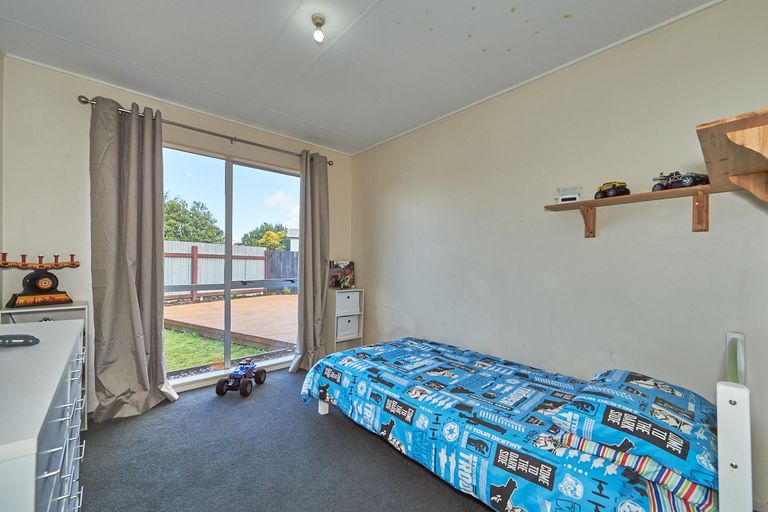 Photo of property in 36 Acacia Street, Kelvin Grove, Palmerston North, 4414