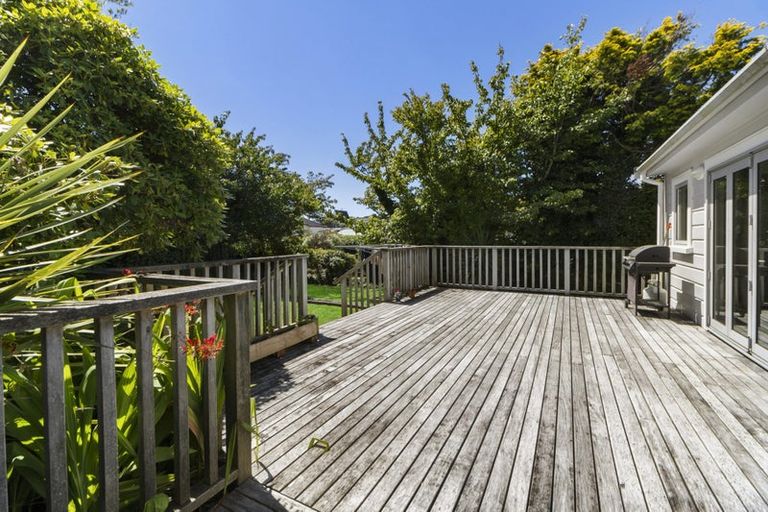 Photo of property in 8 Lewer Street, Karori, Wellington, 6012