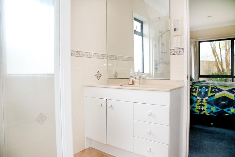 Photo of property in 25 Crannog Fen, Wattle Downs, Auckland, 2103