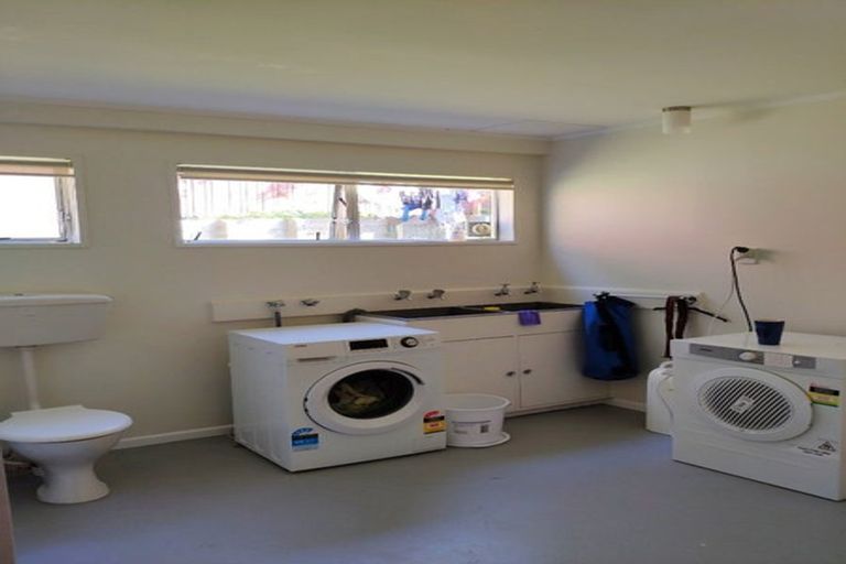 Photo of property in 42 Churton Drive, Churton Park, Wellington, 6037