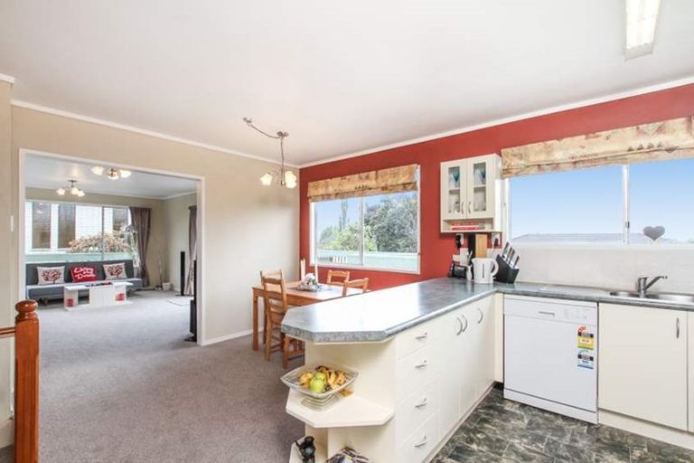 Photo of property in 21 Rosewarne Crescent, Glendene, Auckland, 0602