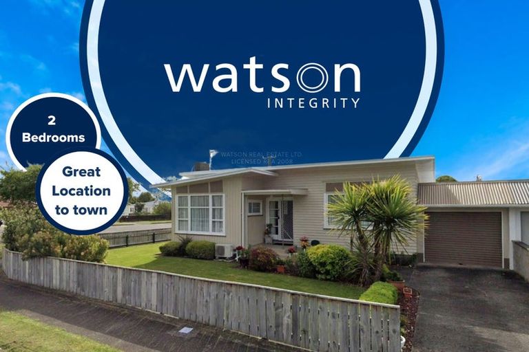 Photo of property in 92 Queen Street West, Levin, 5510