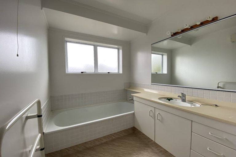 Photo of property in 1/80 Aberfeldy Avenue, Highland Park, Auckland, 2010