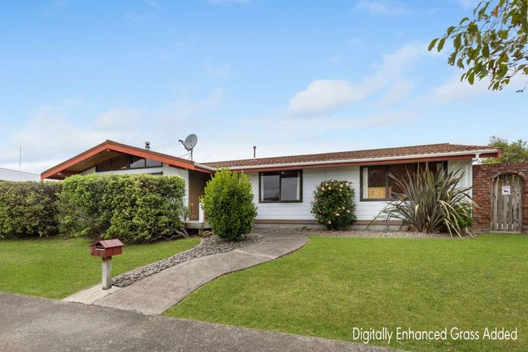 Photo of property in 6 Suzanne Grove, Kelvin Grove, Palmerston North, 4414